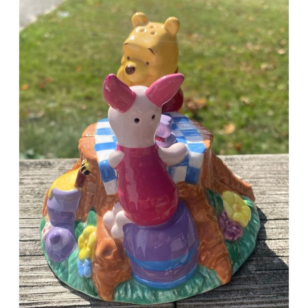 Disney Winnie the Pooh Piglet Salt Pepper Shakers Picnic Table Set Ceramic - Picture 5 of 9